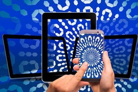 华体会官方网站下载-赛场出现争议画面引发回放系统是否全面启用的讨论，赛场观众