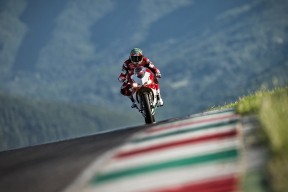 华体会娱乐平台-李娜教子有方陪同孩子参与体育课，李娜老师