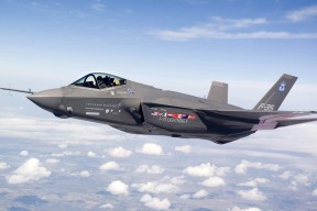 华体会app-加拿大队的未来：通过科技和创新增强训练与比赛效果，加拿大队徽