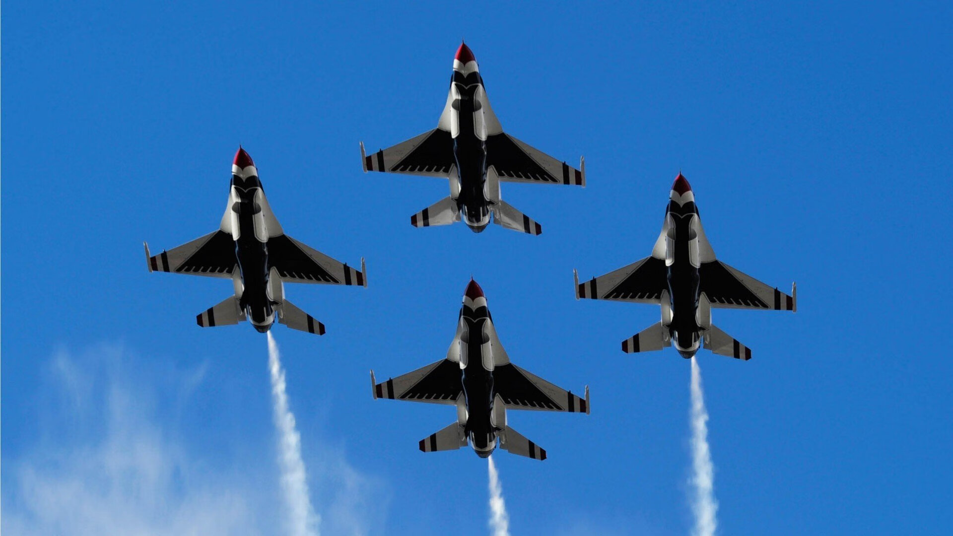 新疆男篮多回合攻势压制对手逐渐拉开比分，新疆男篮比赛结果