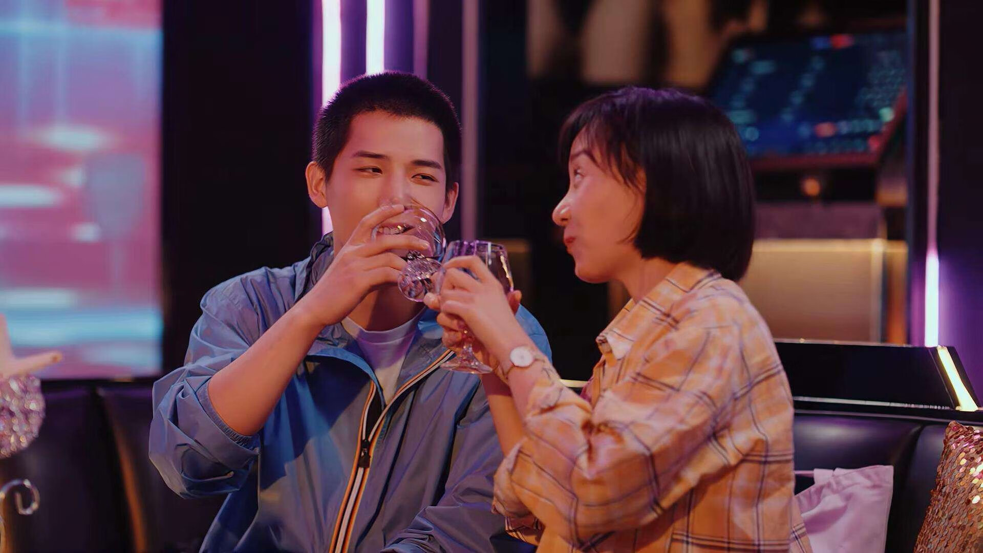 湖人后场新组合浓眉拉塞尔擦出火花,湖人榜眼拉塞尔