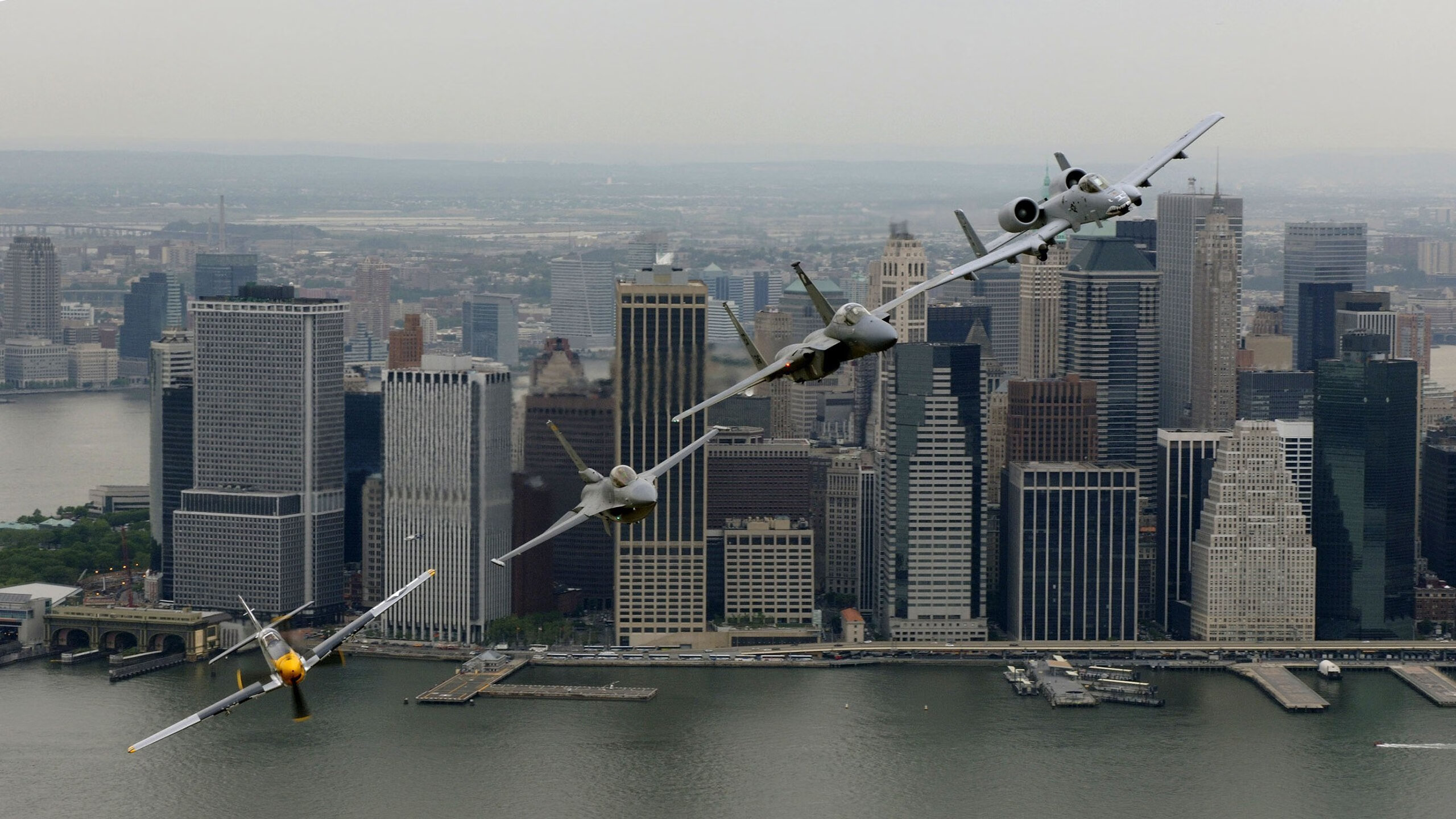 男子400混德国后程追击引掌声，德国女子400米运动员