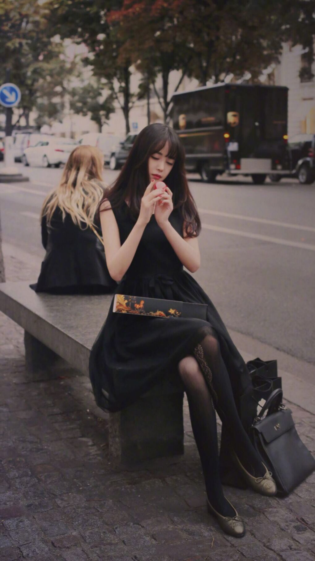 社交媒体关注年轻球员海外效力动态,海外球员过多