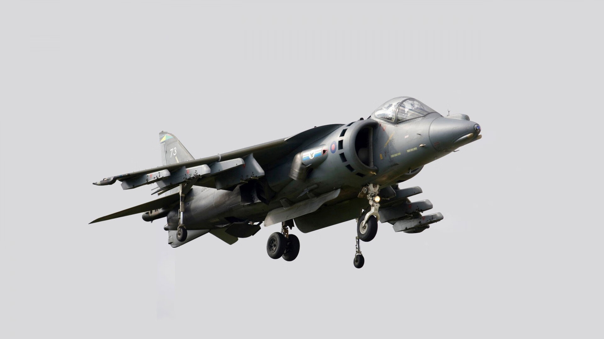 “华金·托比利亚的传球精准度与反应速度,帮助美洲狮队形成强大防线”