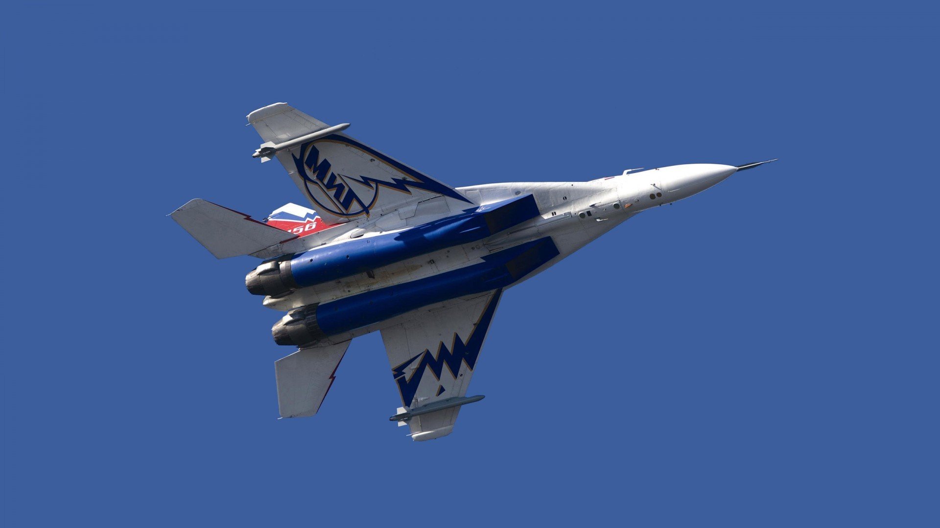 德甲最精彩瞬间：激烈对抗层出不穷，德甲身体对抗