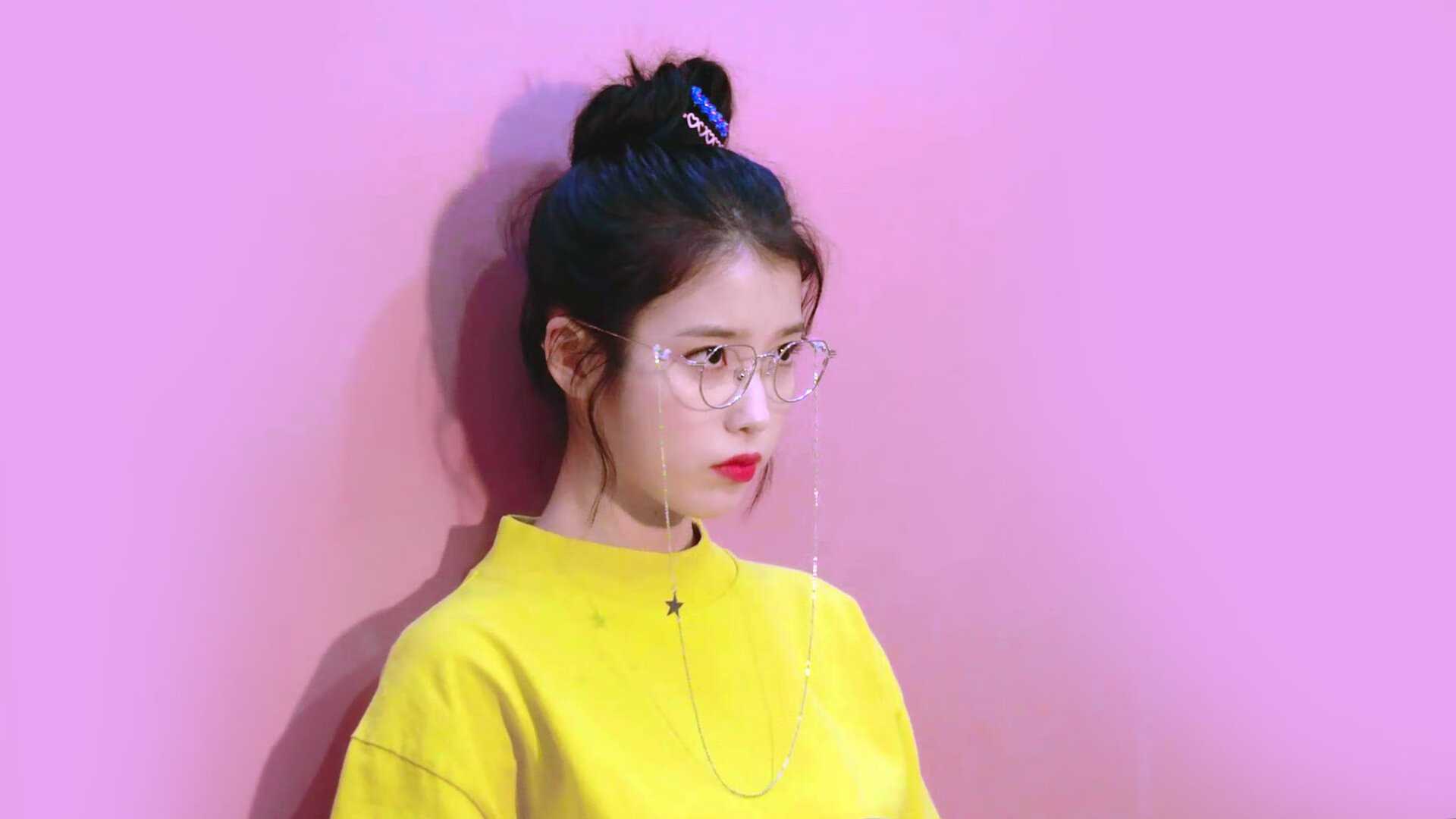 足球明星公益推广活动持续升温，社会影响深远，足球公益活动主题